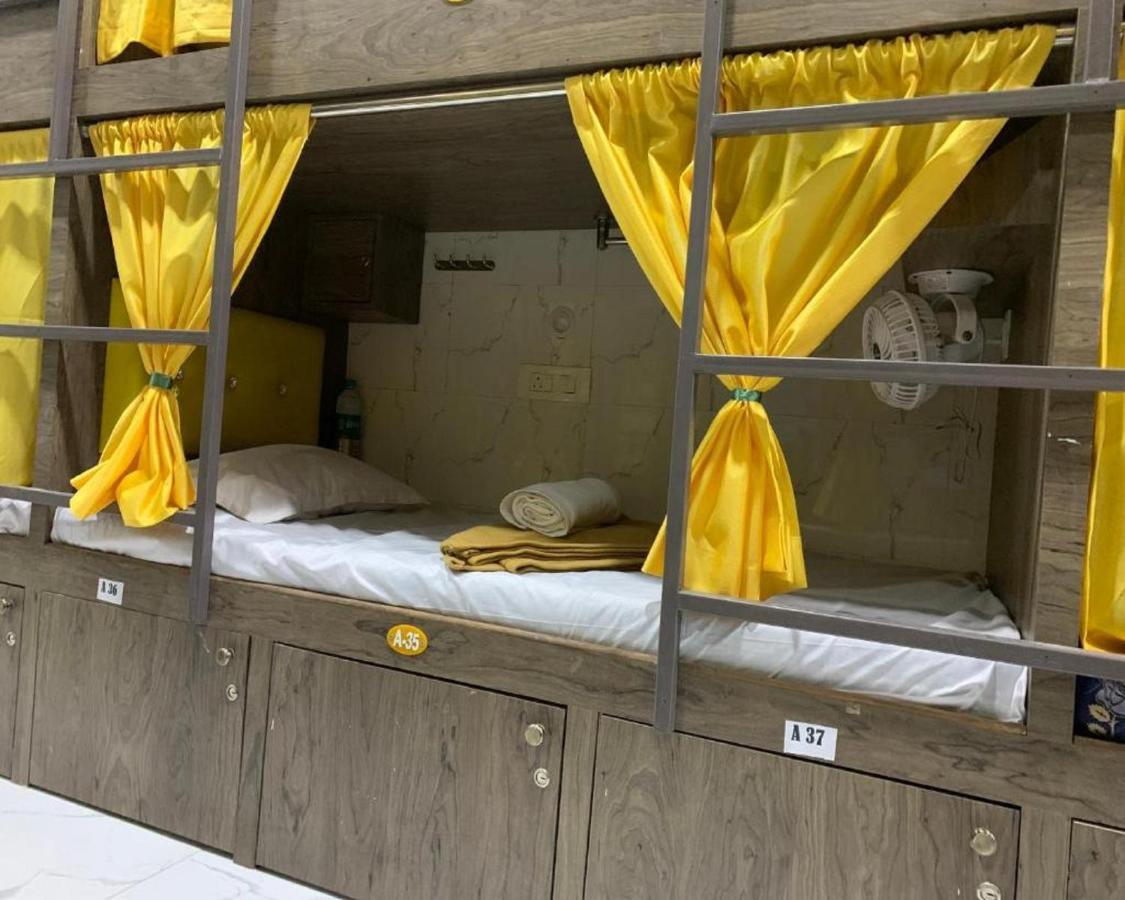 Neenava Dormitory Mumbai  Buitenkant foto