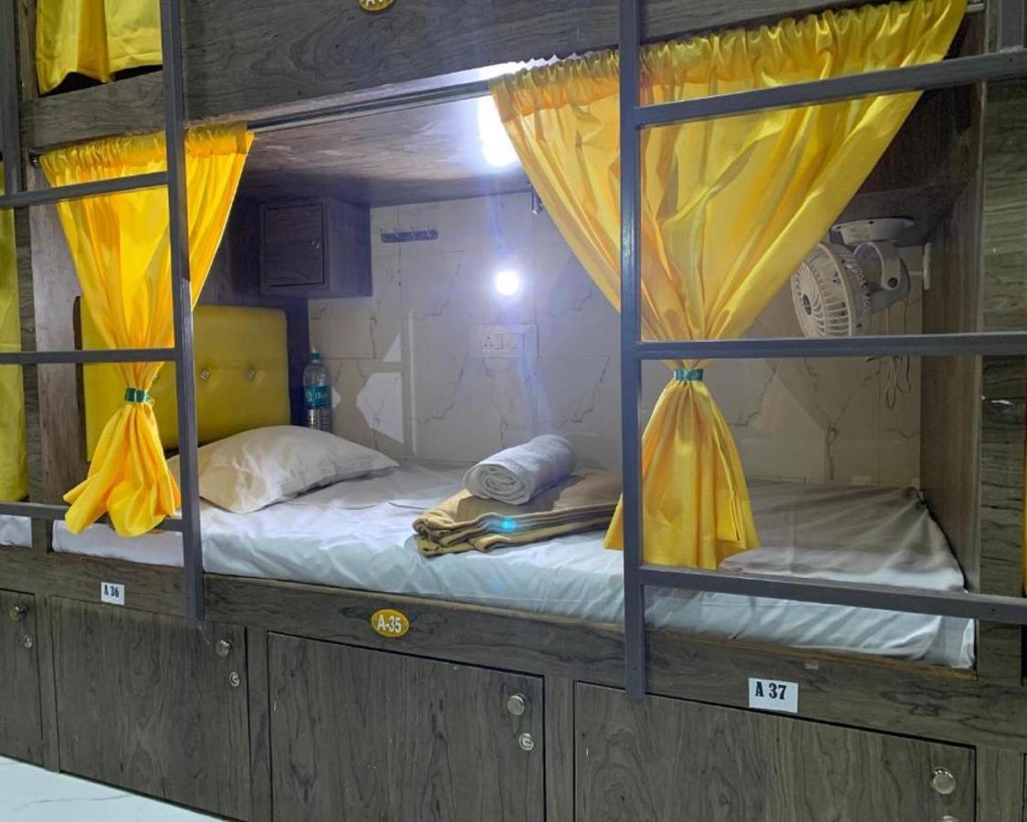 Neenava Dormitory Mumbai  Buitenkant foto